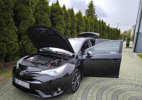 Toyota Avensis cena 61900 przebieg: 171000, rok produkcji 2018 z Lubawa małe 137